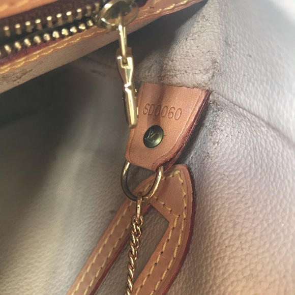 Authentic Louis Vuitton Petit Bucket - Picture 5 of 16